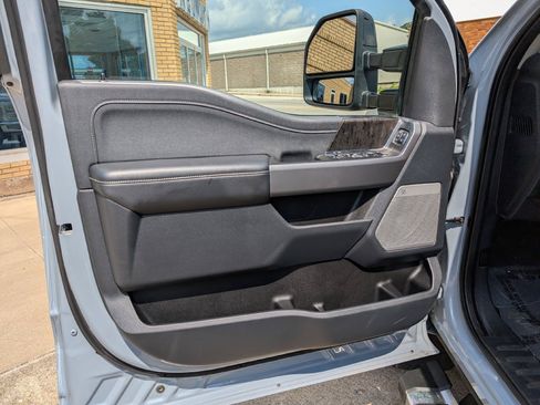 Used 2025 Ford F350 Lariat AWD/4WD image 10