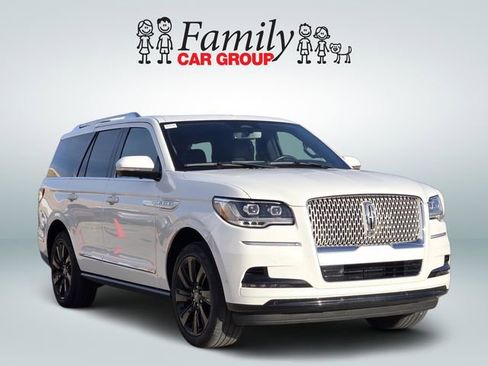 Used 2024 Lincoln Navigator Reserve image 2