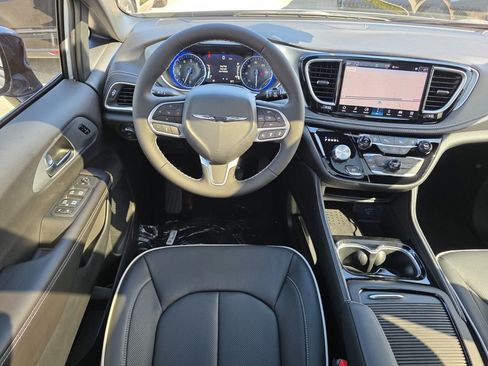 New 2026 Chrysler Pacifica Limited image 12