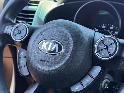 Used 2016 Kia Soul FWD image 22