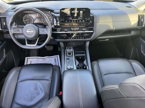 Used 2024 Nissan Pathfinder SL w/ SL Premium Package image 15