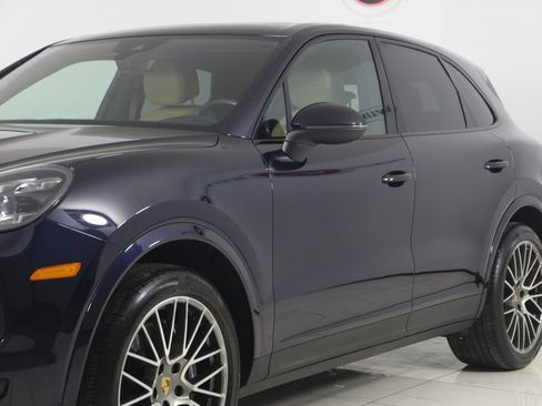 Used 2022 Porsche Cayenne Platinum Edition w/ Premium Package Plus image 46