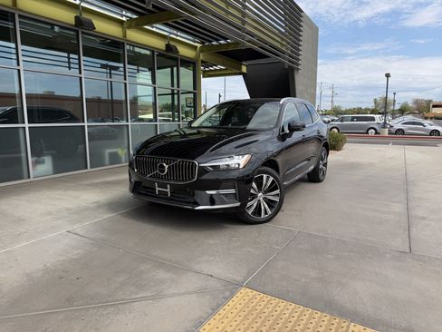 Used 2022 Volvo XC60 T8 Inscription w/ Advanced Package AWD/4WD image 2