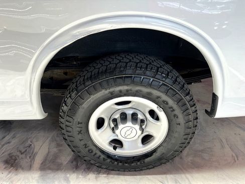 Used 2019 Chevrolet Express 2500 w/ Driver Convenience Package RWD image 30
