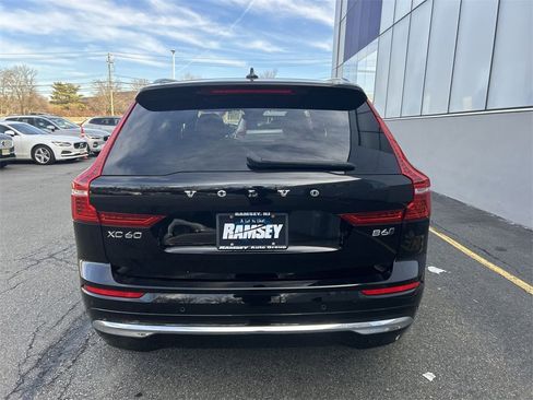 Certified 2023 Volvo XC60 B6 Ultimate w/ Climate Package image 7
