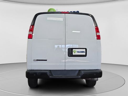 Used 2019 Chevrolet Express 2500 RWD image 4