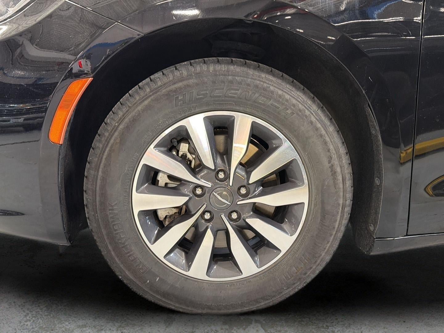 Used 2024 Chrysler Pacifica Limited FWD image 27