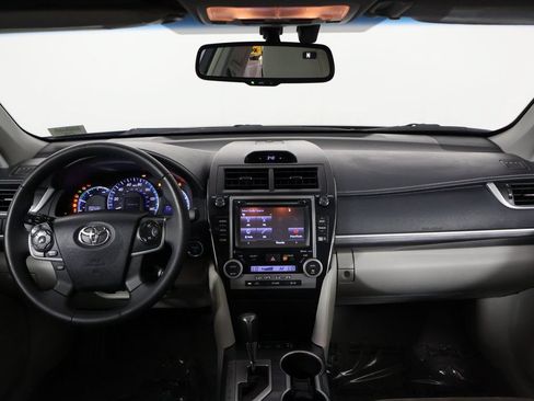 Used 2014 Toyota Camry XLE w/ Leather Package FWD image 8