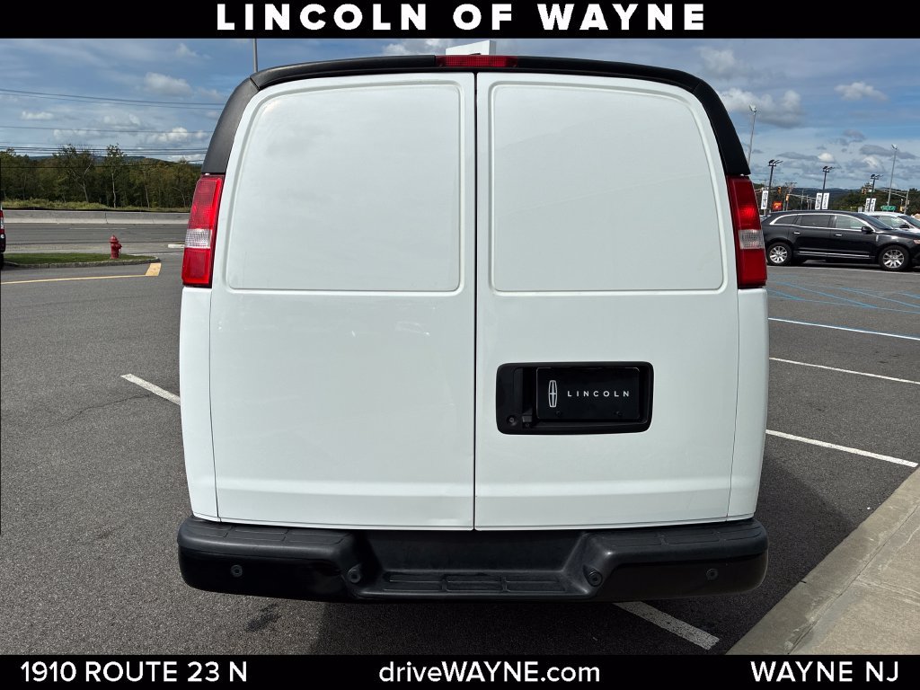 Used 2022 GMC Savana 2500 RWD image 4