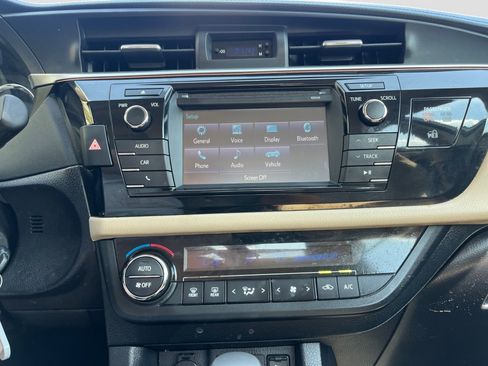 Used 2015 Toyota Corolla LE FWD image 16