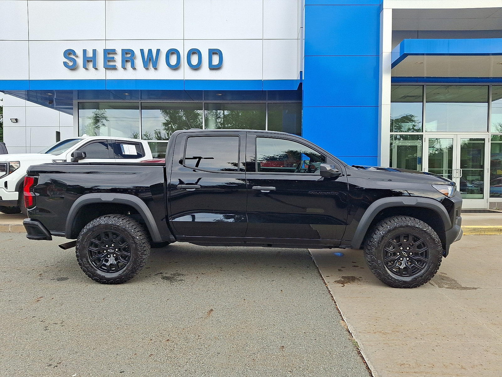 Used 2025 Chevrolet Colorado Trail Boss AWD/4WD image 7