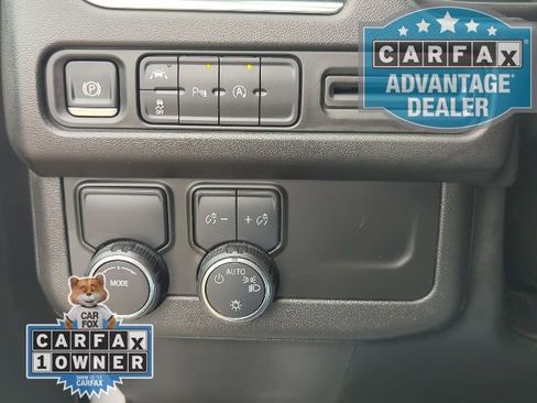 Used 2024 Chevrolet Suburban Premier image 12