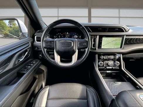 Used 2023 GMC Yukon XL Denali w/ Advanced Technology Package AWD/4WD image 5