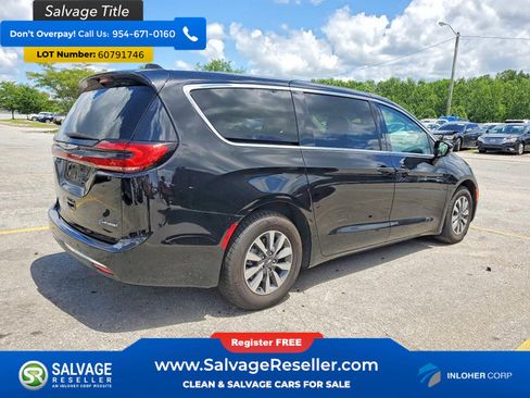 Used 2024 Chrysler Pacifica Limited FWD image 4