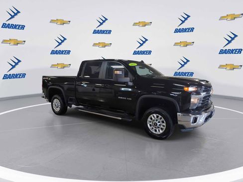 Used 2025 Chevrolet Silverado 2500 LT w/ Convenience Package image 2