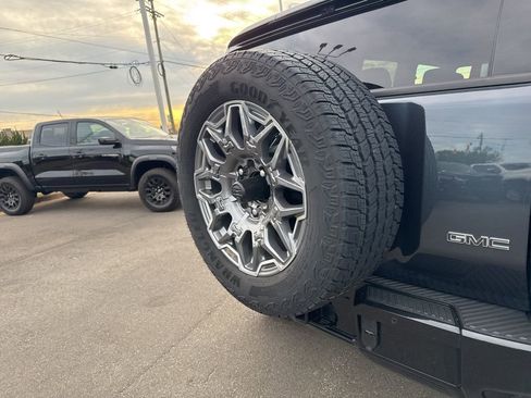 Used 2025 GMC Hummer EV 3X AWD/4WD image 33