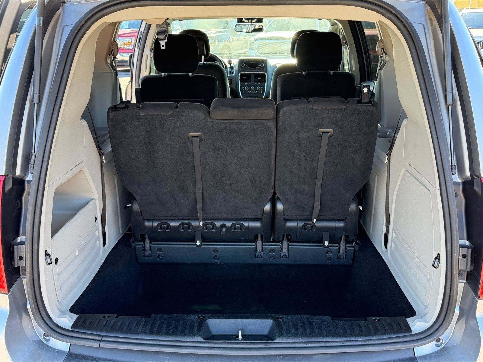 Used 2016 Dodge Grand Caravan SE FWD image 13