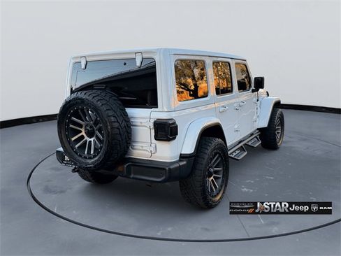 Used 2020 Jeep Wrangler Unlimited Sahara image 5