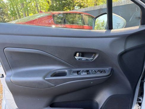 Used 2025 Nissan Versa SV FWD image 18