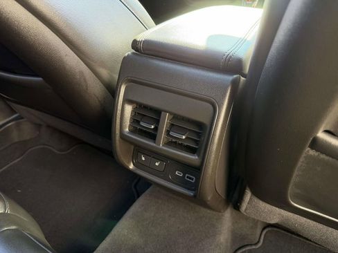 Used 2023 Cadillac XT4 Luxury w/ Cold Weather Package AWD/4WD image 15