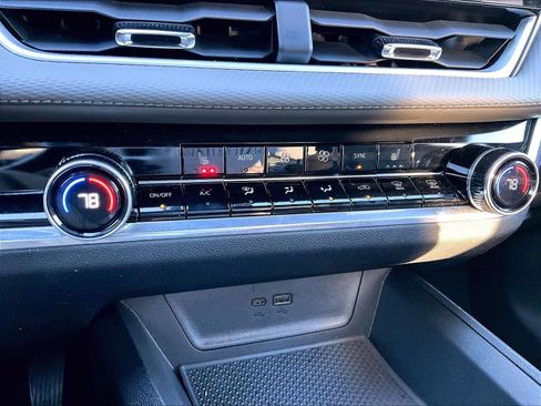 Used 2025 Chevrolet Equinox LT w/ Convenience Package II image 26