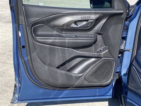 Used 2024 GMC Terrain SLT image 19