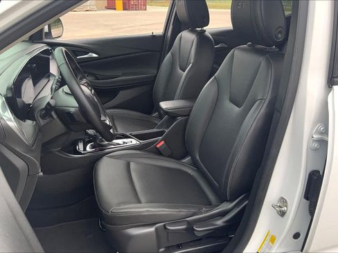 Used 2024 Buick Encore GX Sport Touring FWD image 8