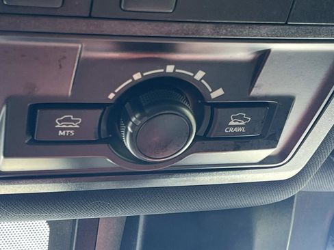 Used 2018 Toyota Tacoma TRD Off-Road AWD/4WD image 38
