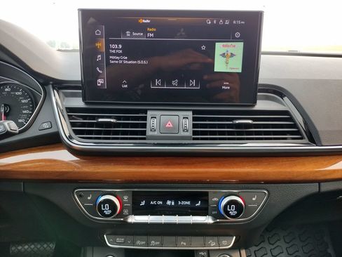 Used 2023 Audi Q5 2.0T Premium w/ Convenience Package AWD/4WD image 3