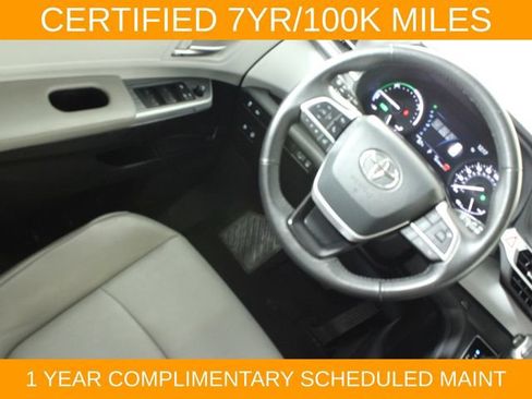 Used 2025 Toyota Sienna XLE FWD image 17