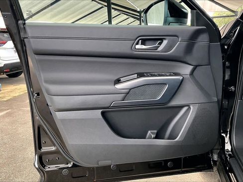 New 2026 Nissan Pathfinder SL FWD image 13