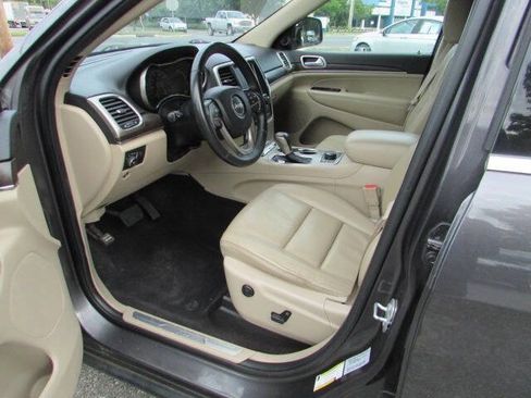 Used 2017 Jeep Grand Cherokee Limited AWD/4WD image 14