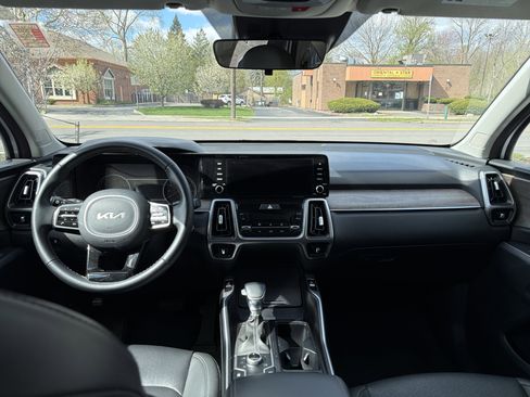 Used 2023 Kia Sorento S AWD/4WD image 12