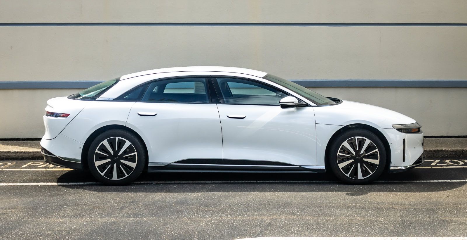 Used 2025 Lucid Air Pure RWD image 9