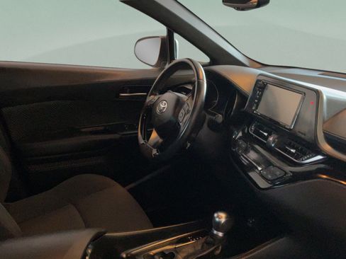 Used 2018 Toyota C-HR XLE FWD image 40