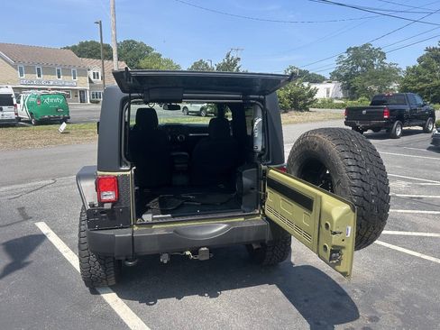 Used 2013 Jeep Wrangler Rubicon w/ PWR Convenience Group AWD/4WD image 8