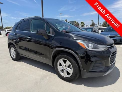 Used 2019 Chevrolet Trax LT w/ Driver Confidence Package FWD image 1