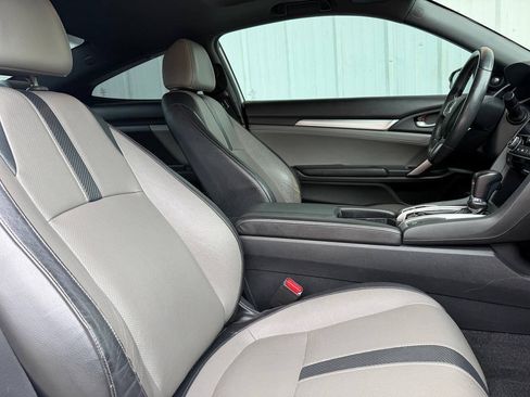 Used 2016 Honda Civic Touring image 12
