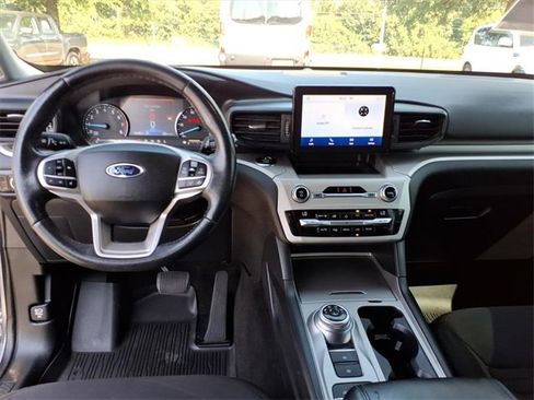 Used 2021 Ford Explorer XLT image 8
