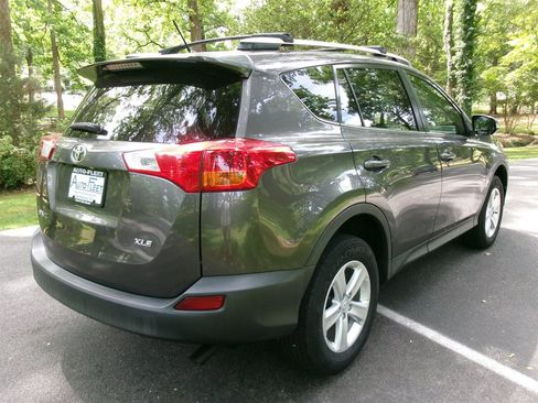 Used 2013 Toyota RAV4 XLE FWD image 5