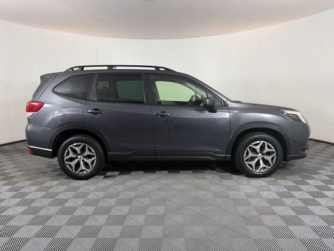 Used 2022 Subaru Forester Premium AWD/4WD image 2