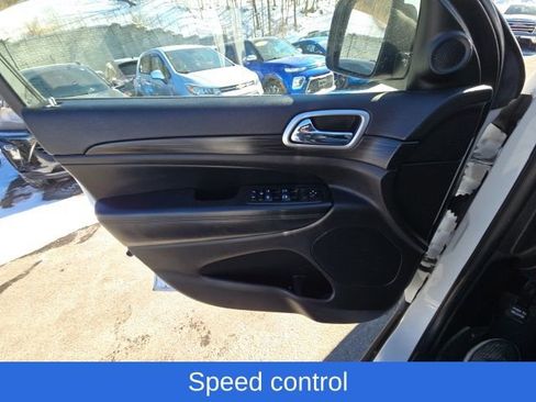 Used 2019 Jeep Grand Cherokee Laredo image 18