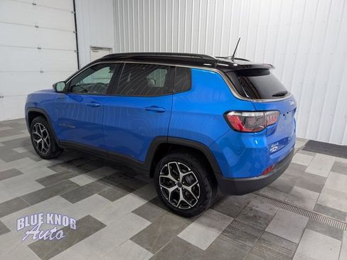 Used 2025 Jeep Compass Limited AWD/4WD image 2