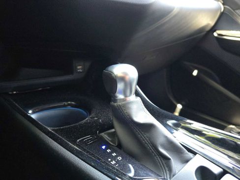 Used 2022 Toyota C-HR Limited FWD image 33