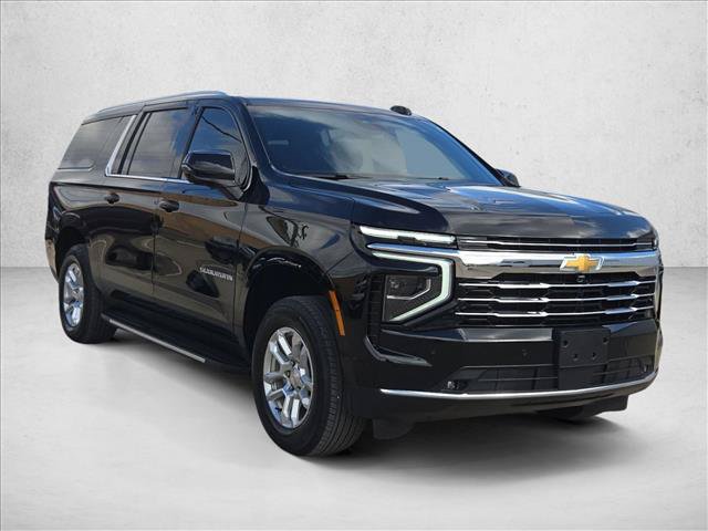 Used 2026 Chevrolet Suburban LT w/ Comfort Package RWD image 3