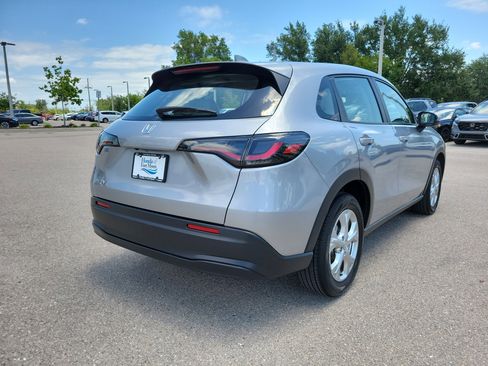 Used 2025 Honda HR-V LX image 6