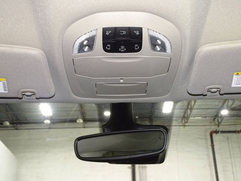 Used 2024 Chrysler Pacifica Touring-L image 29