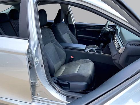 Used 2025 Toyota Camry LE FWD image 9