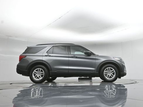 New 2026 Ford Explorer Active RWD image 46