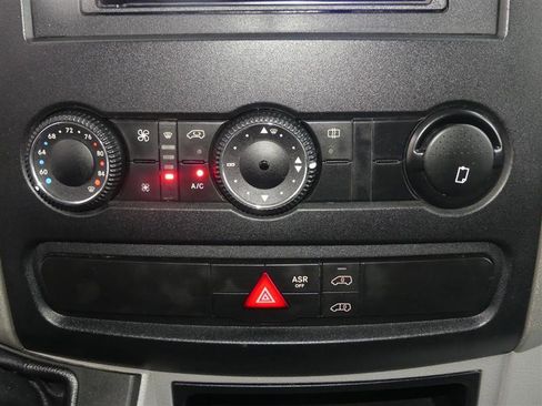 Used 2015 Mercedes-Benz Sprinter 2500 image 28